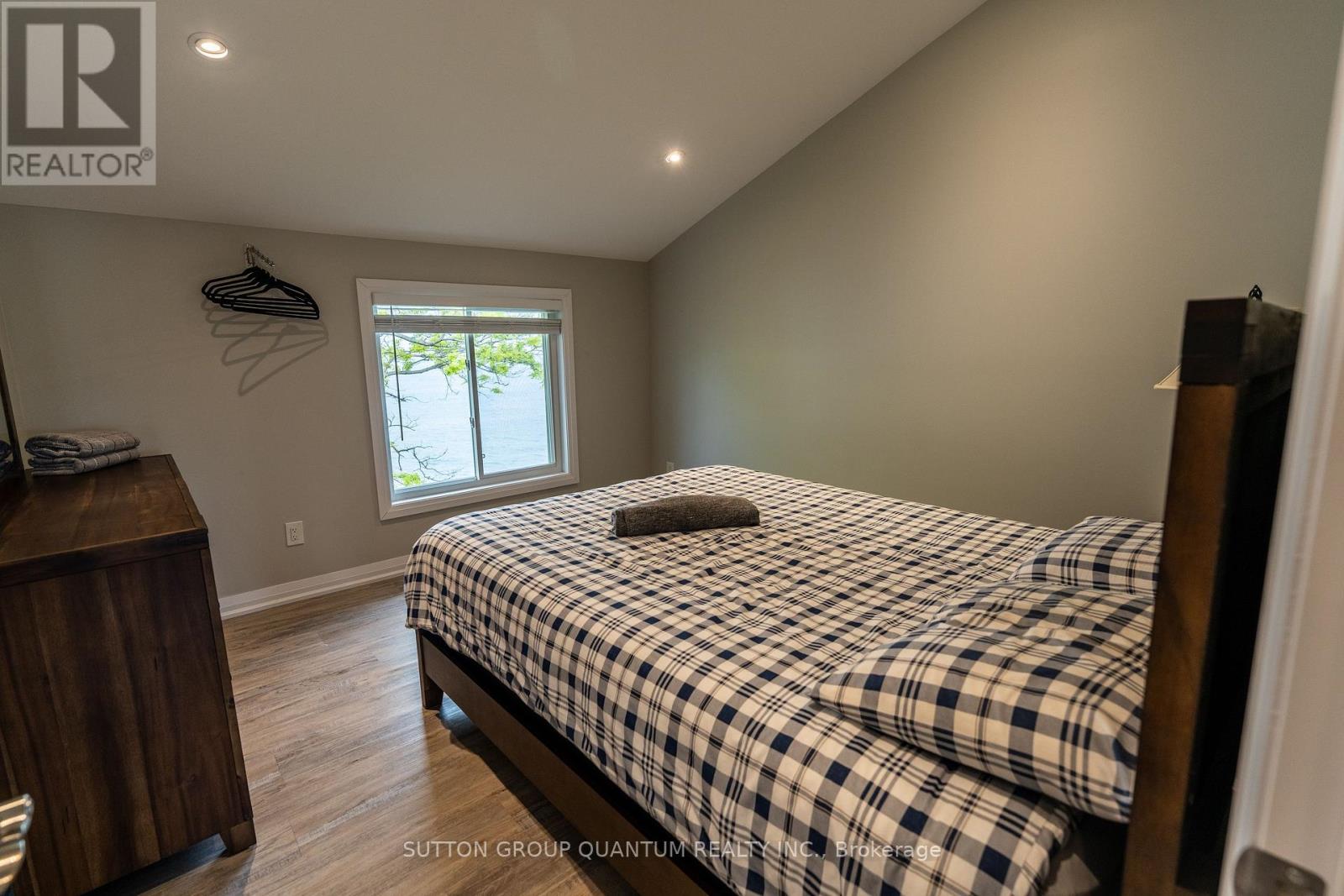 2118 LAKESHORE ROAD - 30