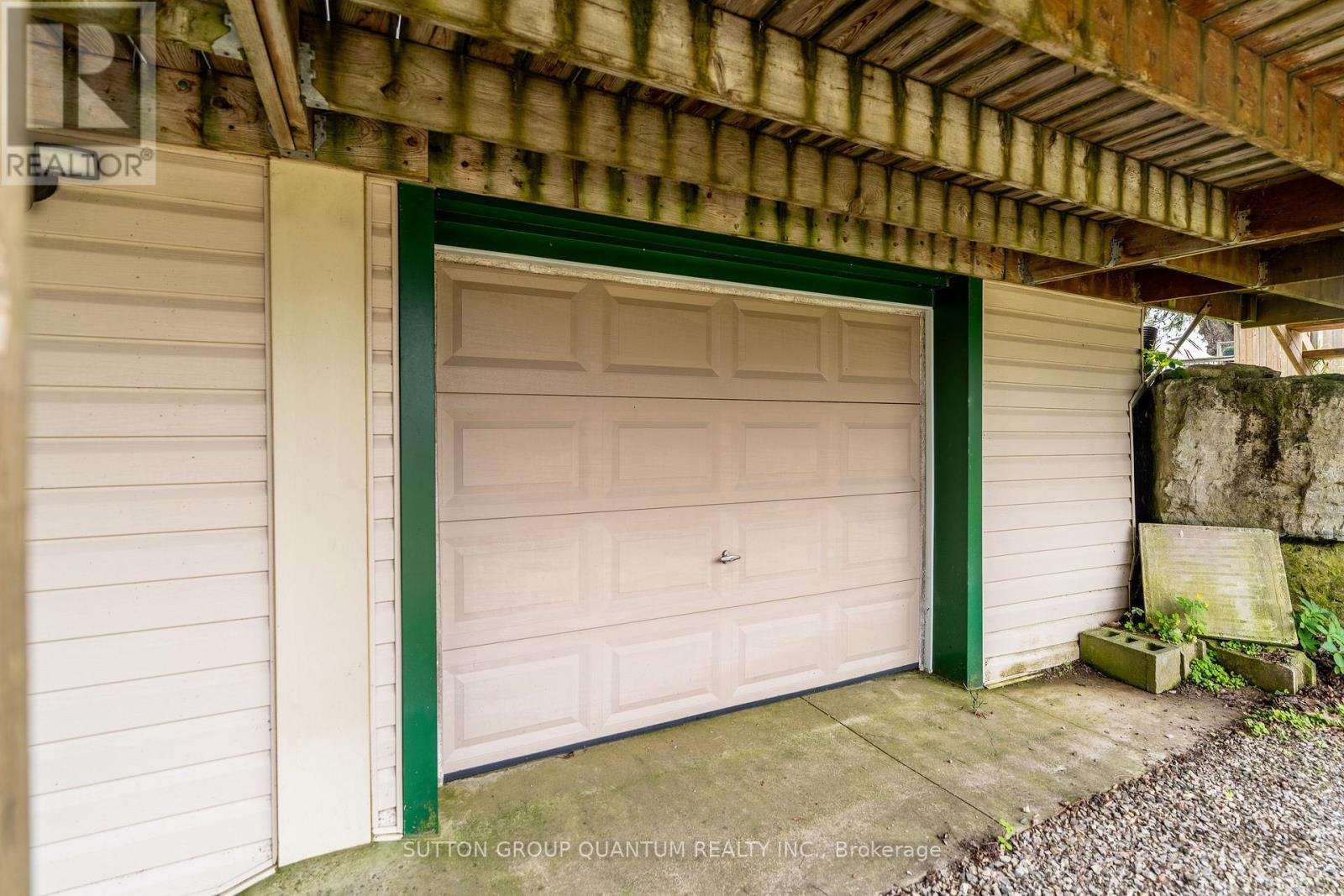 2118 LAKESHORE ROAD - 40