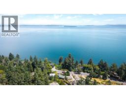 4569 Cordova Bay Rd, Saanich, BC V8X3V6 Photo 13