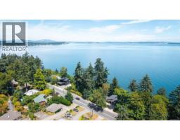 4569 Cordova Bay Rd, Saanich, BC V8X3V6 Photo 12