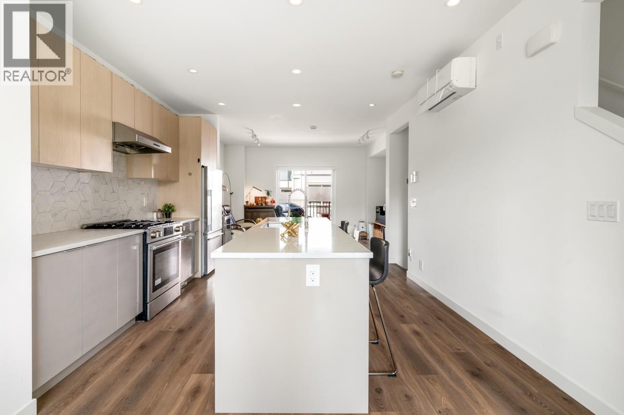 8 7780 BRIDGE STREET, Richmond