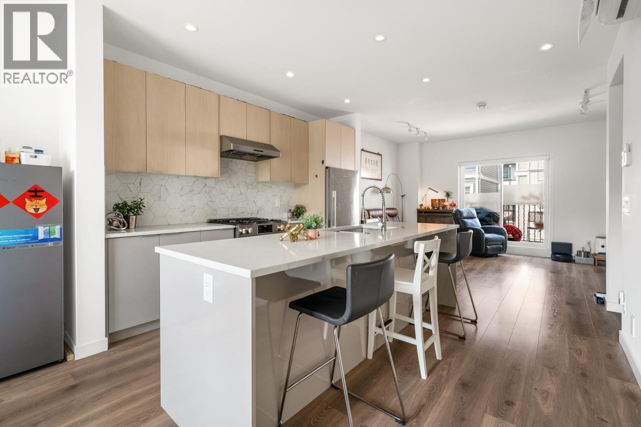 8 7780 BRIDGE STREET, Richmond