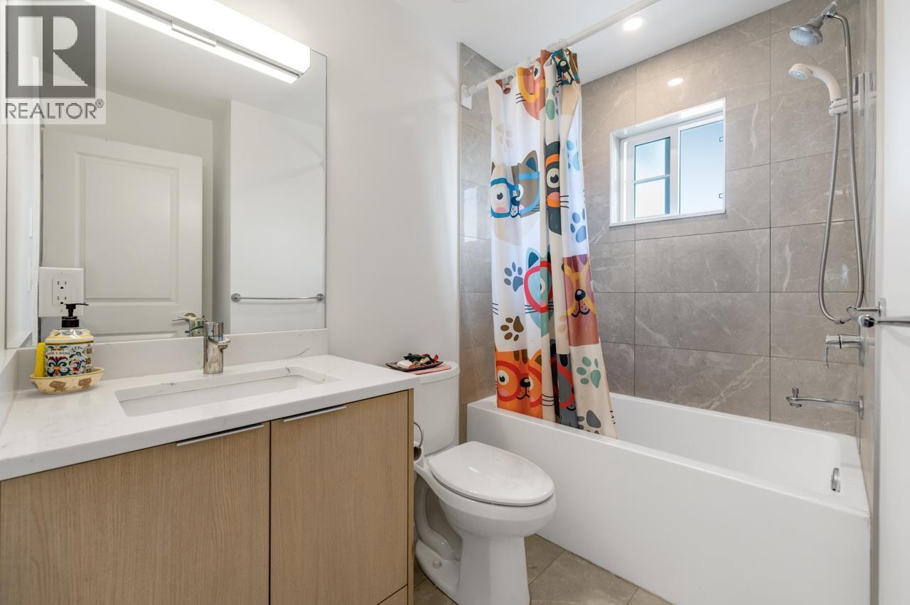 8 7780 BRIDGE STREET, Richmond