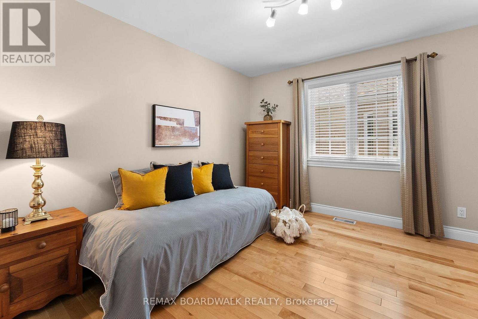 60 DR GORDON CRESCENT - Image 22