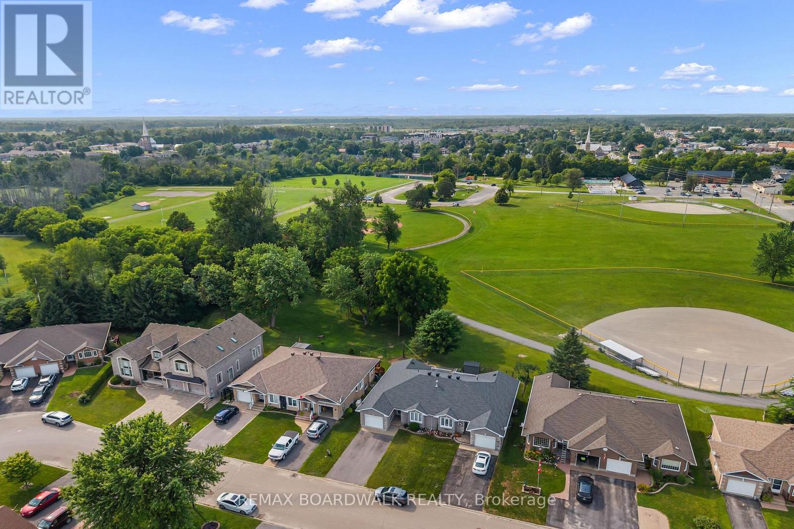60 DR GORDON CRESCENT - 44