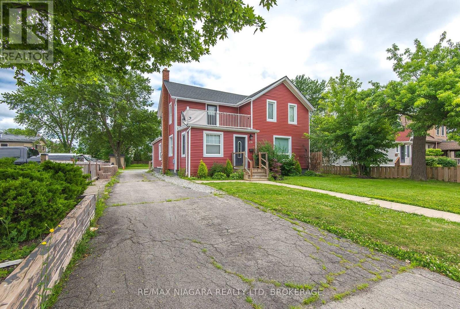 170 HELLEMS AVENUE E - 1