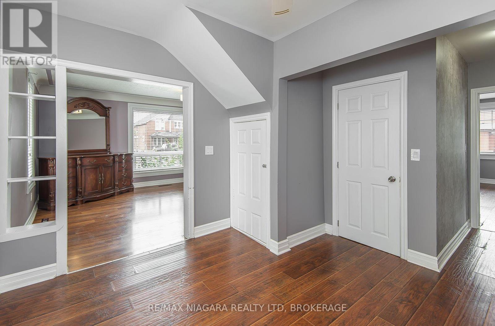 170 HELLEMS AVENUE E - 10