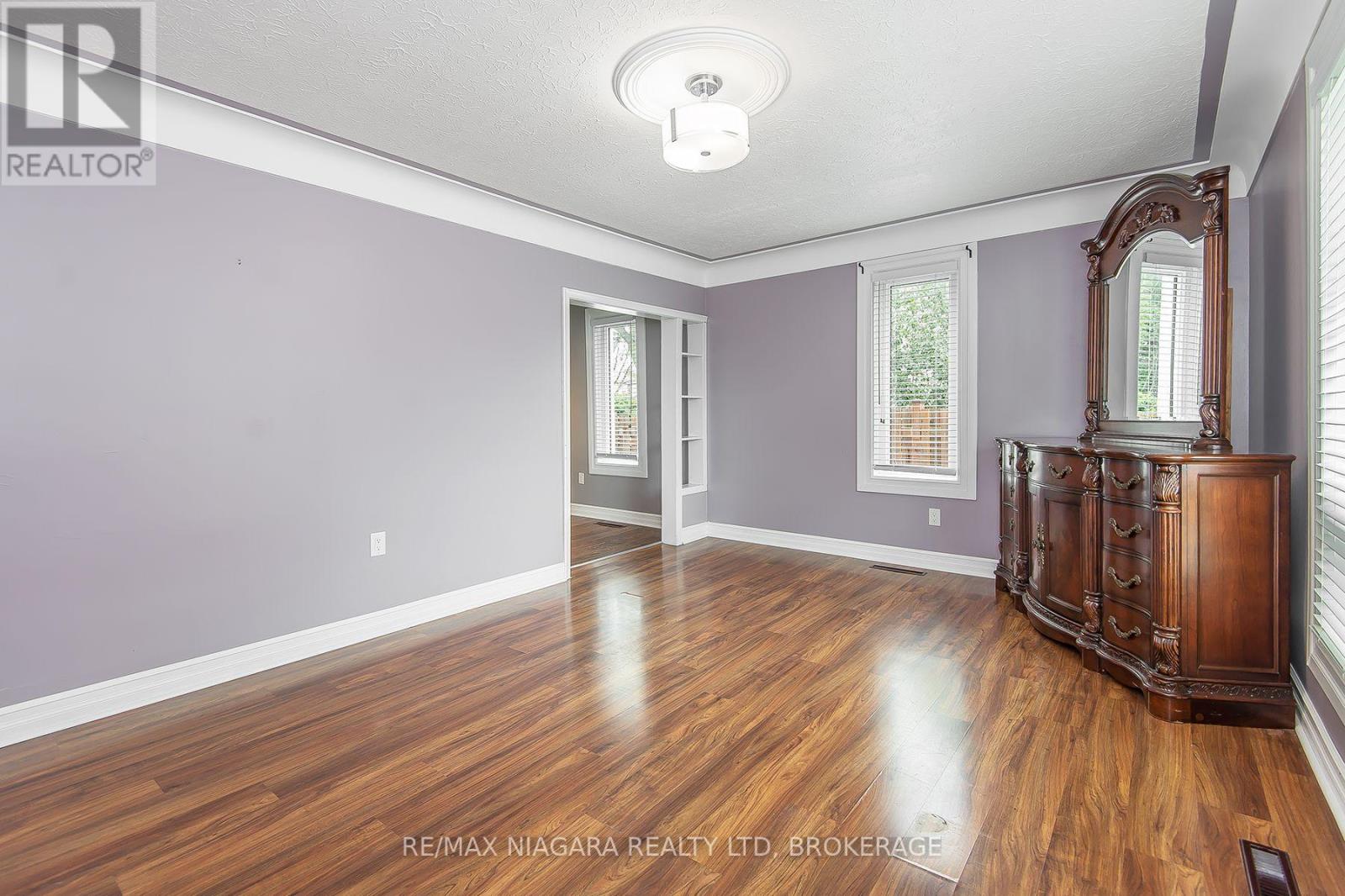 170 HELLEMS AVENUE E - 17