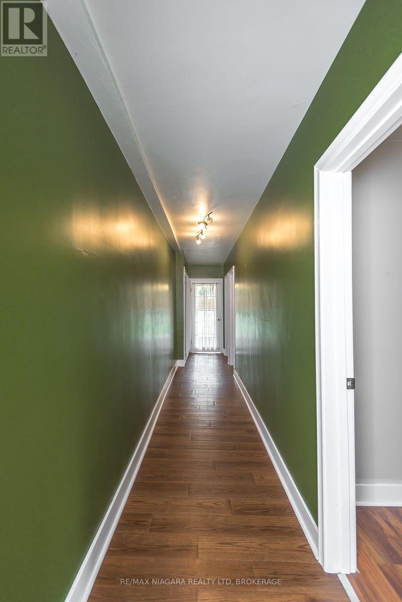 170 HELLEMS AVENUE E - 18