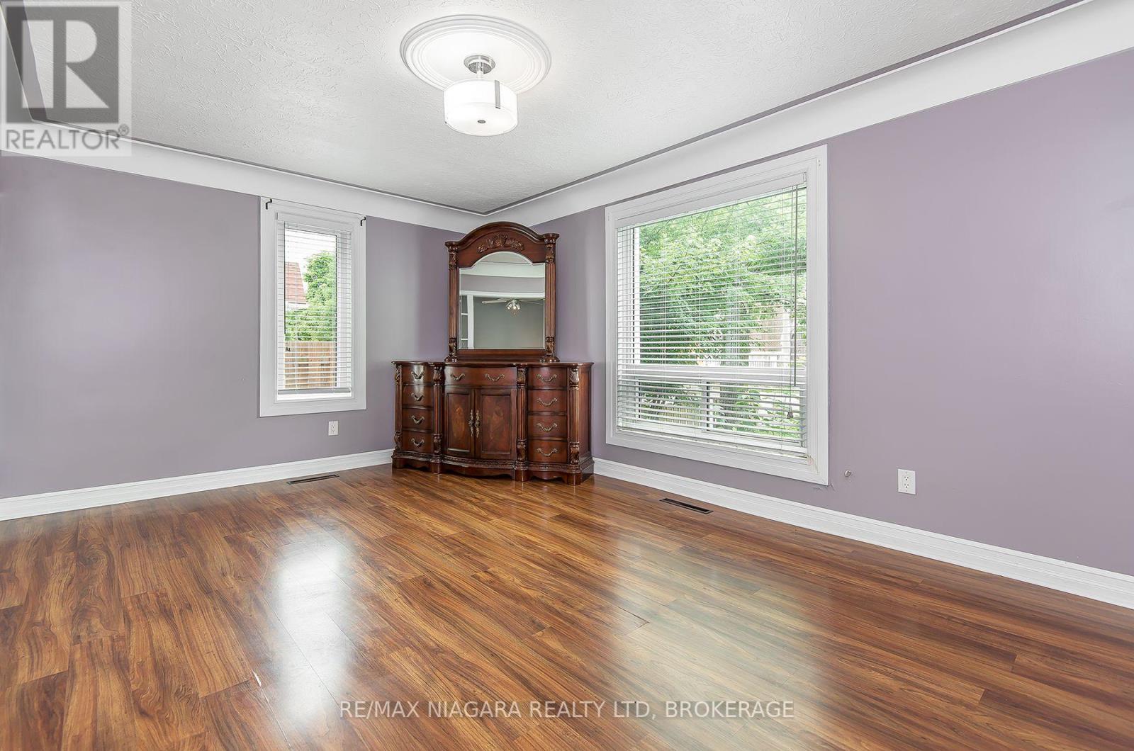 170 HELLEMS AVENUE E - 19