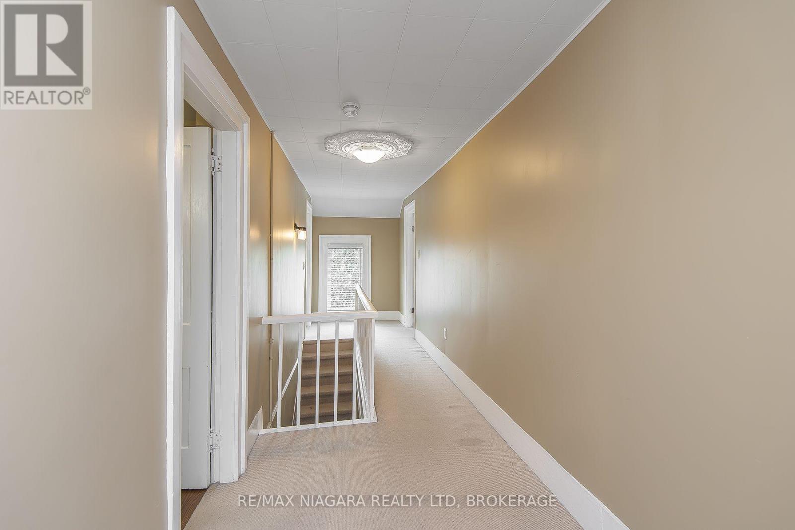 170 HELLEMS AVENUE E - 24