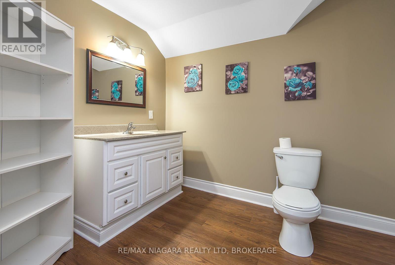 170 HELLEMS AVENUE E - 26