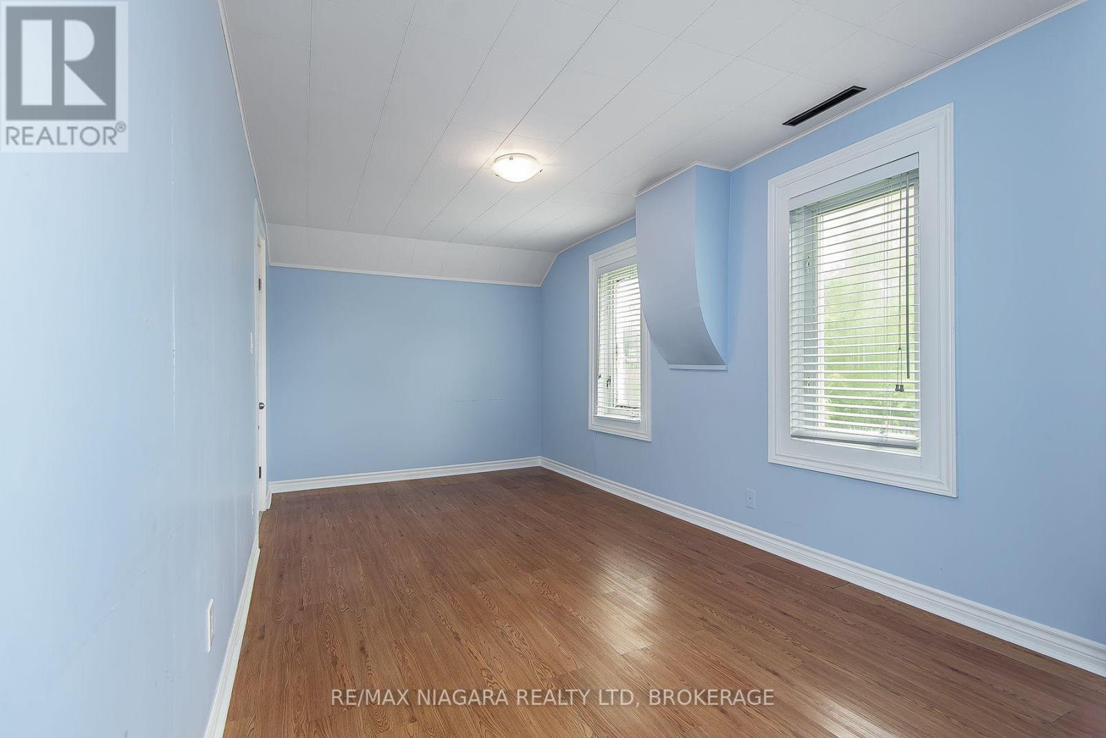 170 HELLEMS AVENUE E - 29