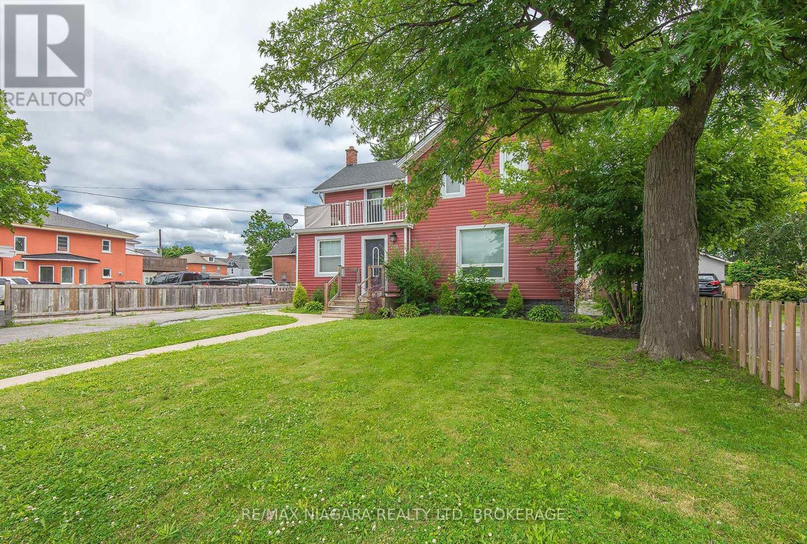 170 HELLEMS AVENUE E - 3