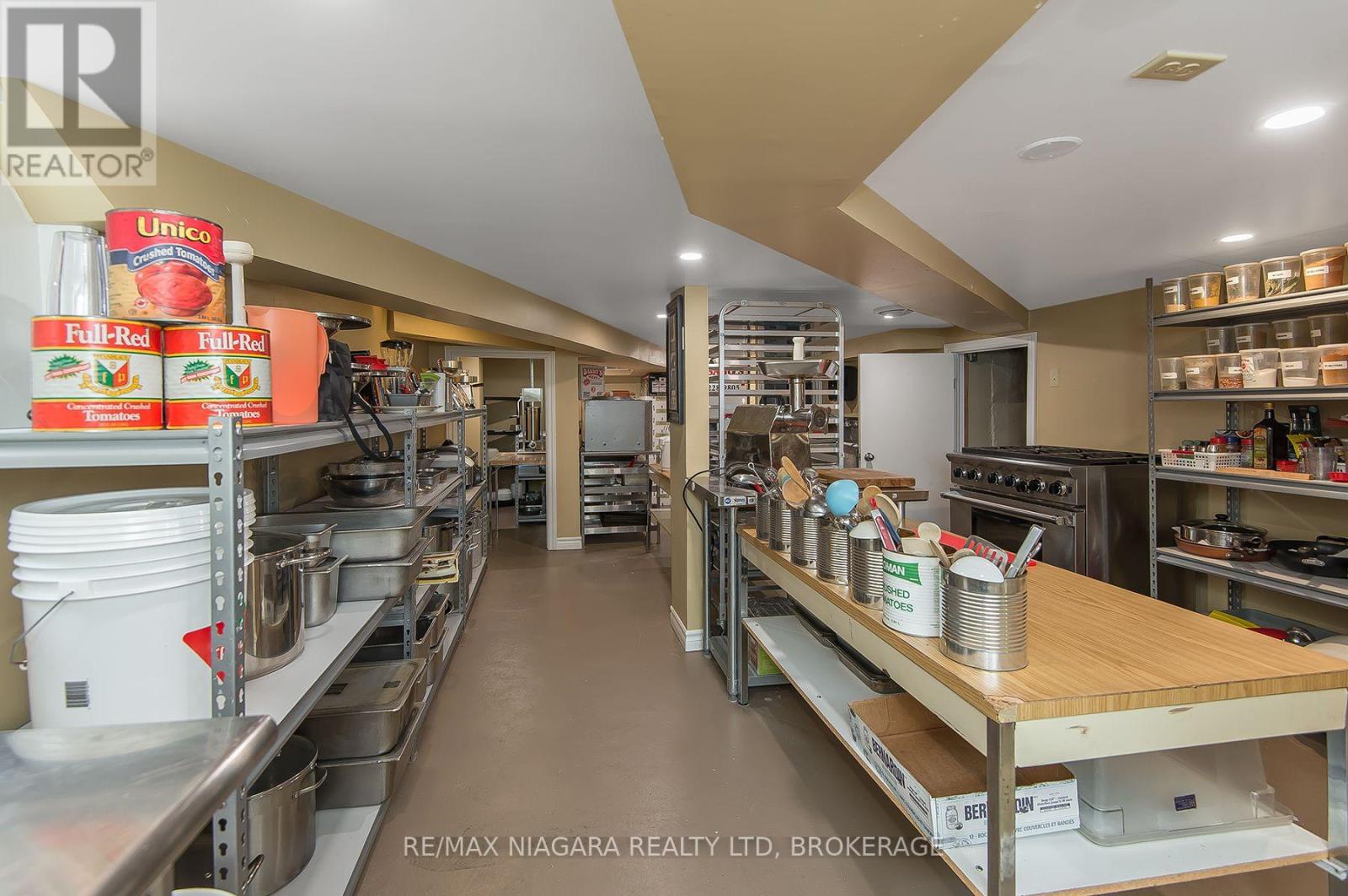 170 HELLEMS AVENUE E - 30