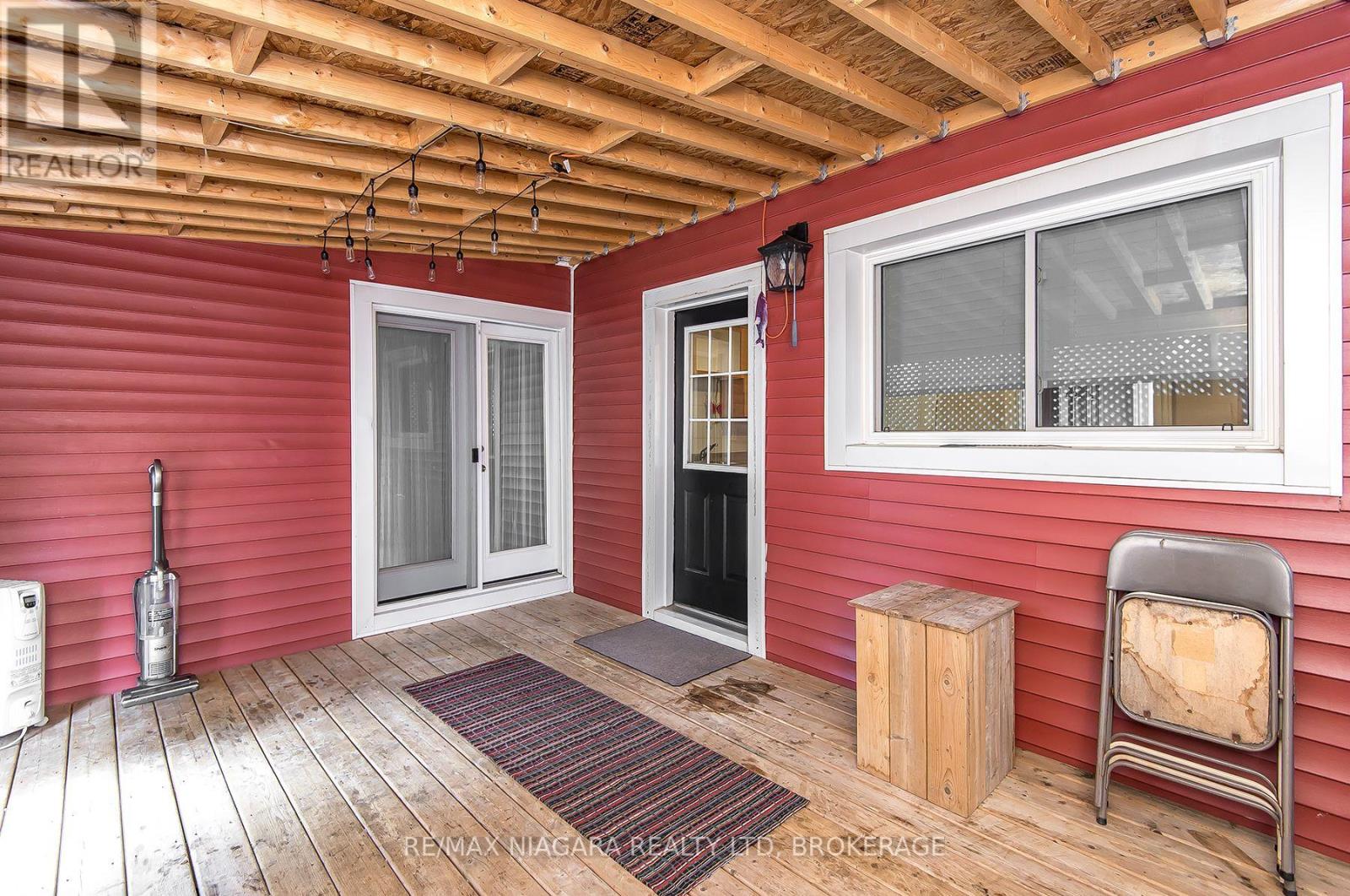 170 HELLEMS AVENUE E - 36