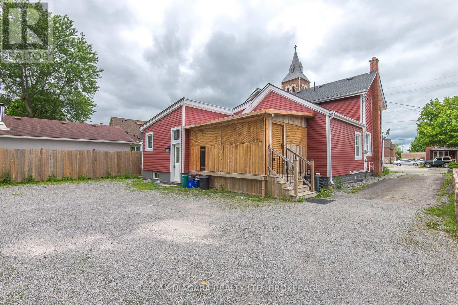 170 HELLEMS AVENUE E - 39