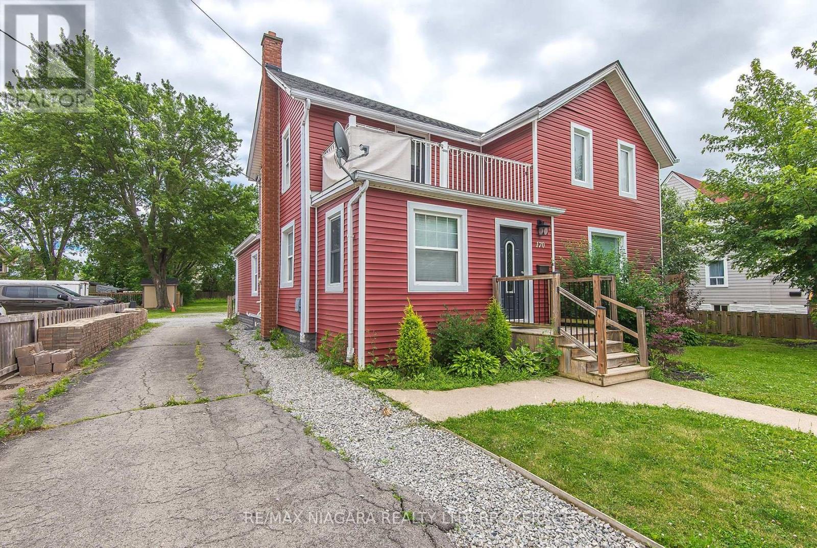 170 HELLEMS AVENUE E - 4