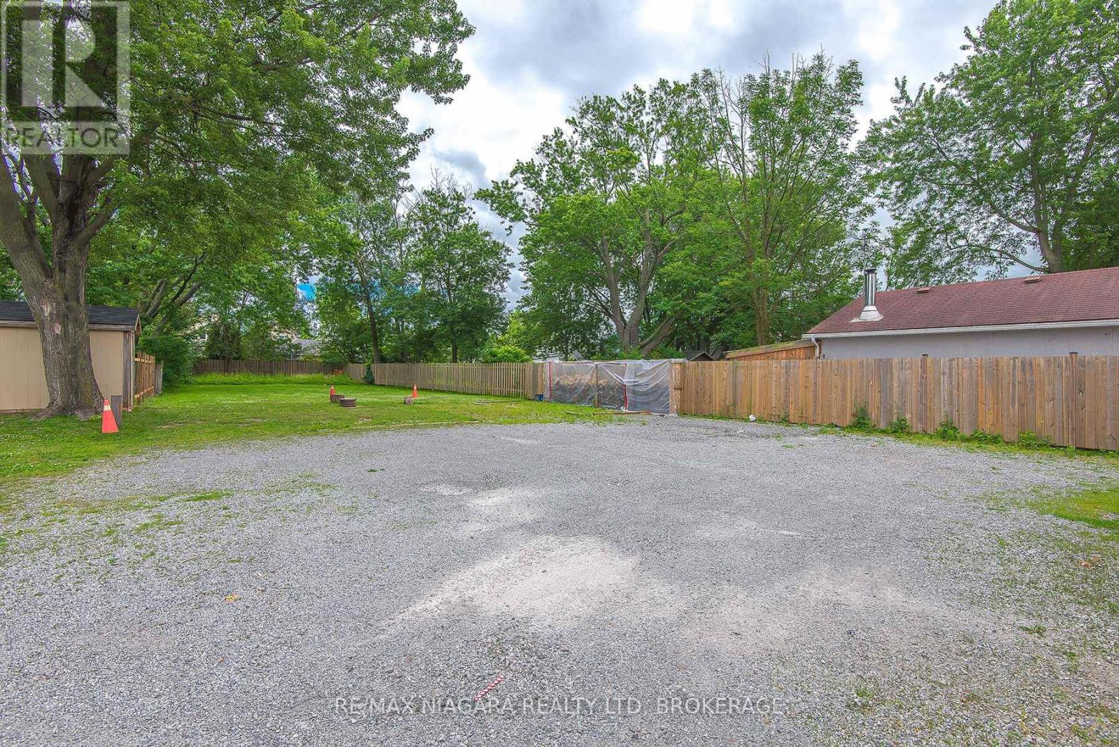 170 HELLEMS AVENUE E - 41