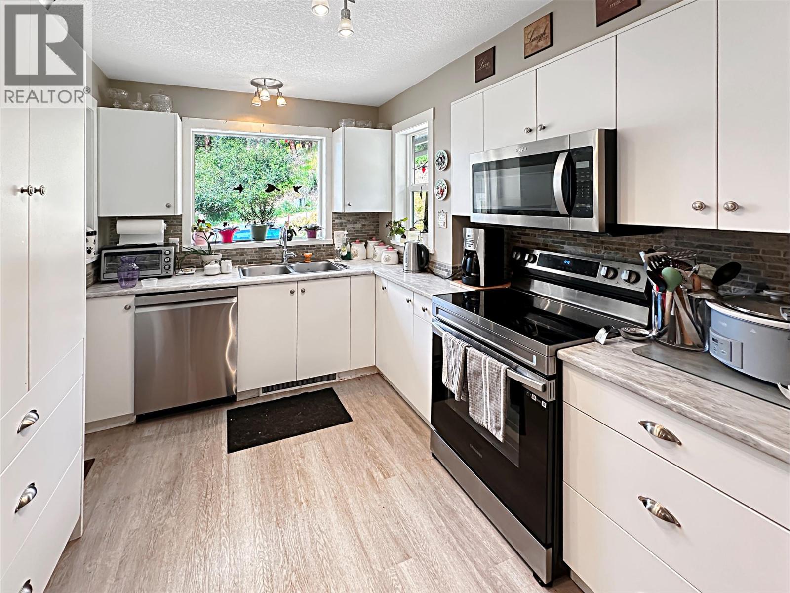 175 DOLLIE Street - 5
