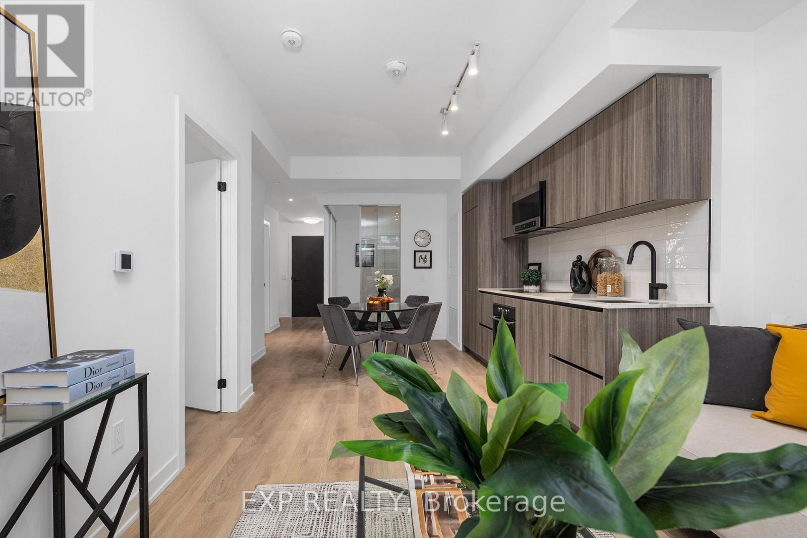 #211 117 BROADWAY AVENUE - Image 33