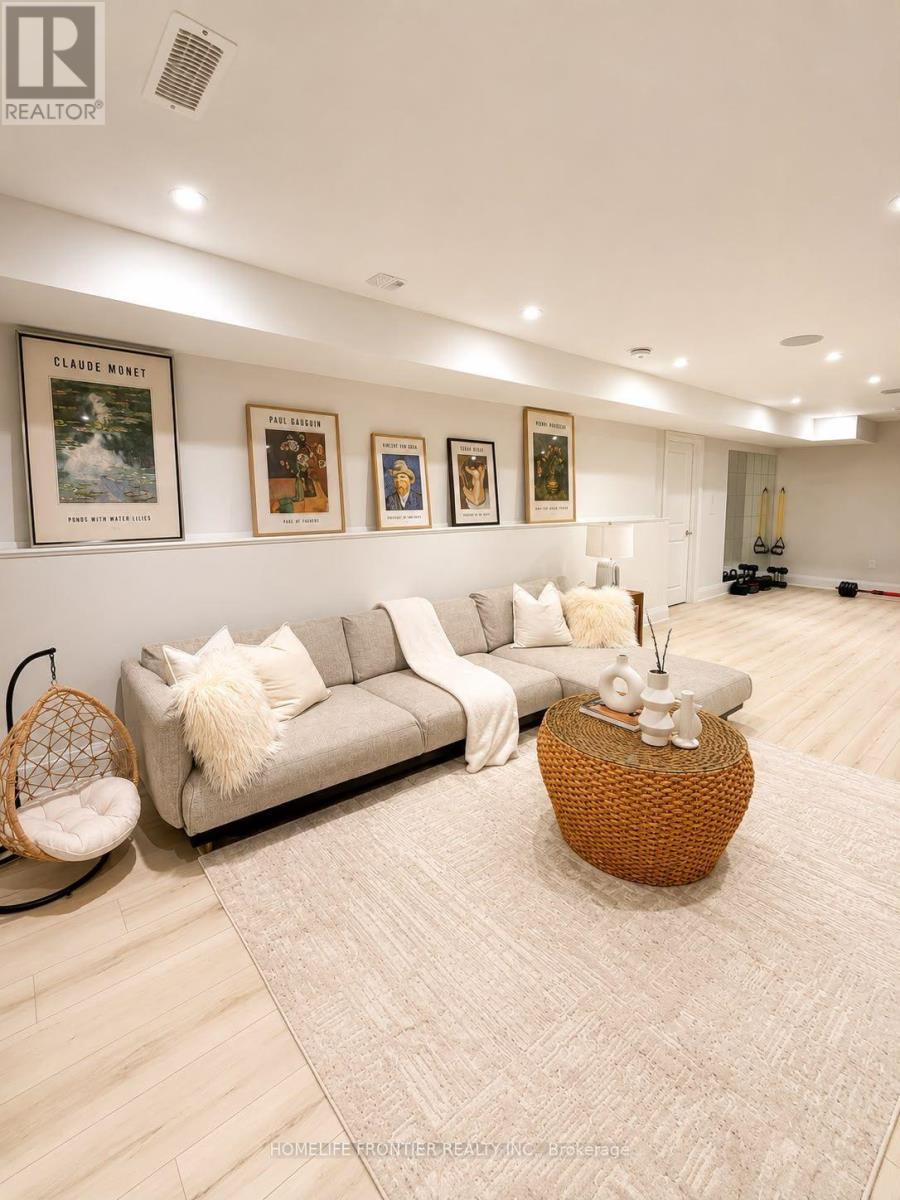 2138 TRUSCOTT DRIVE - 24