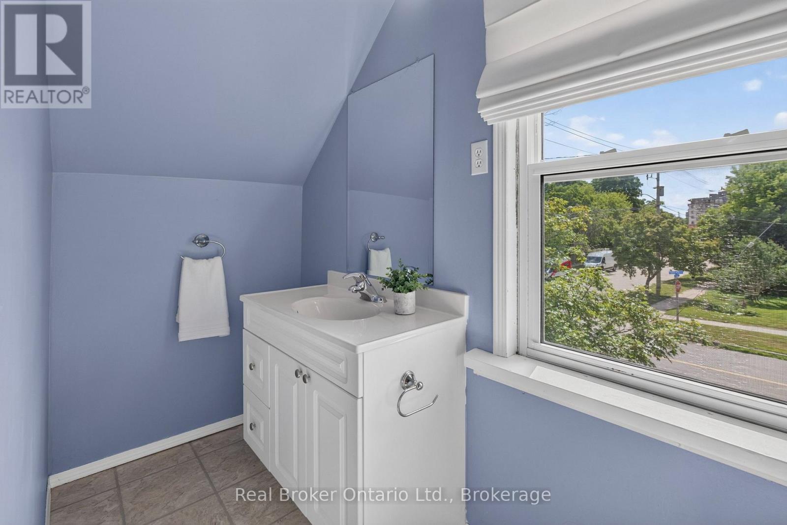 2 HERLAN AVENUE - 29