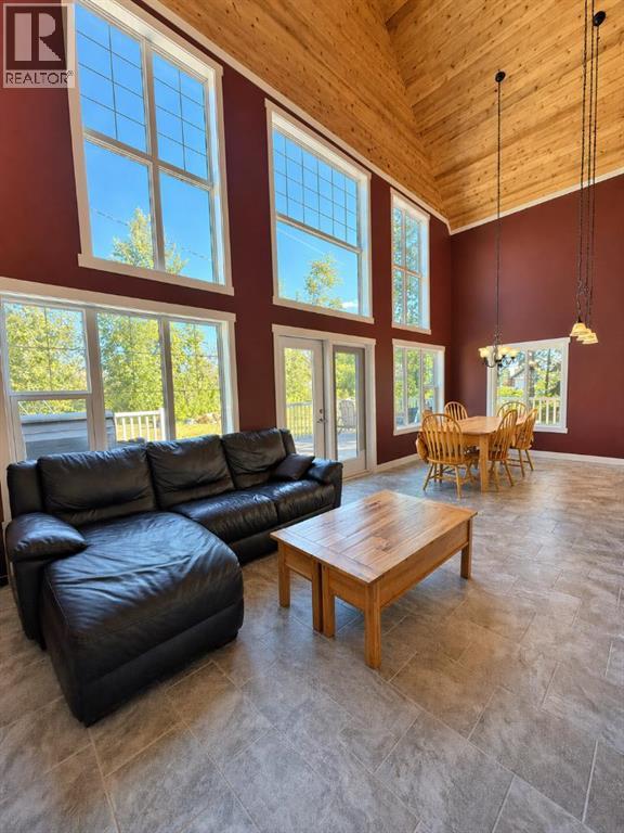 151 Peace River Avenue - 12