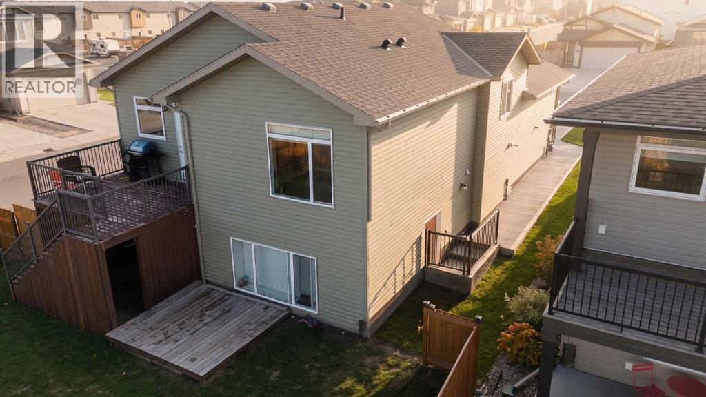 318 Lynx Road N - 27