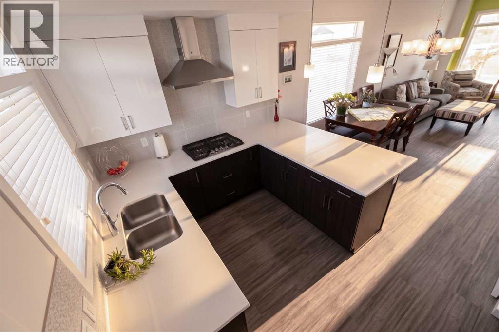 318 Lynx Road N - 15