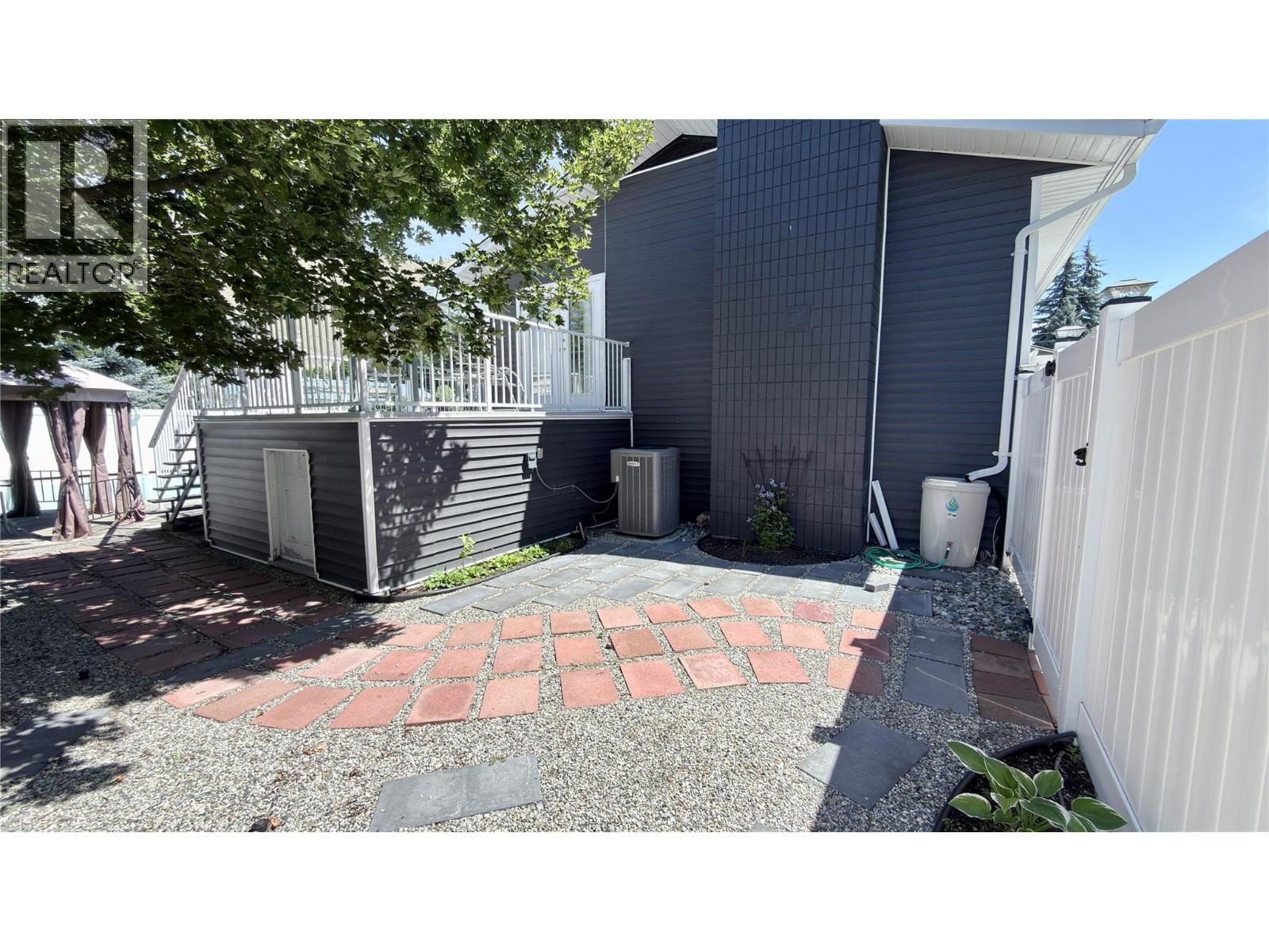 461 Eighth Avenue - 19