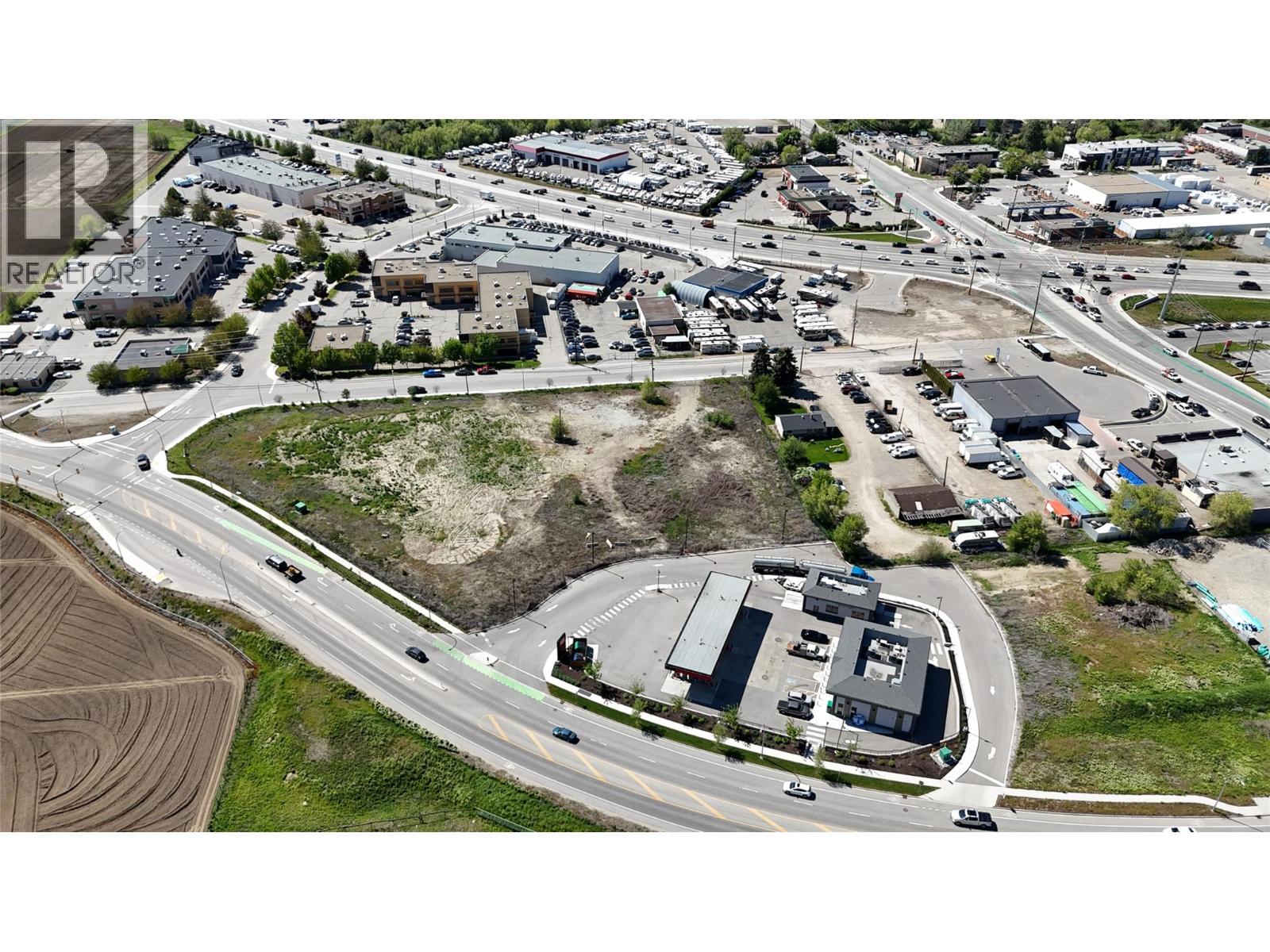  2080 Rutland Road North, Kelowna