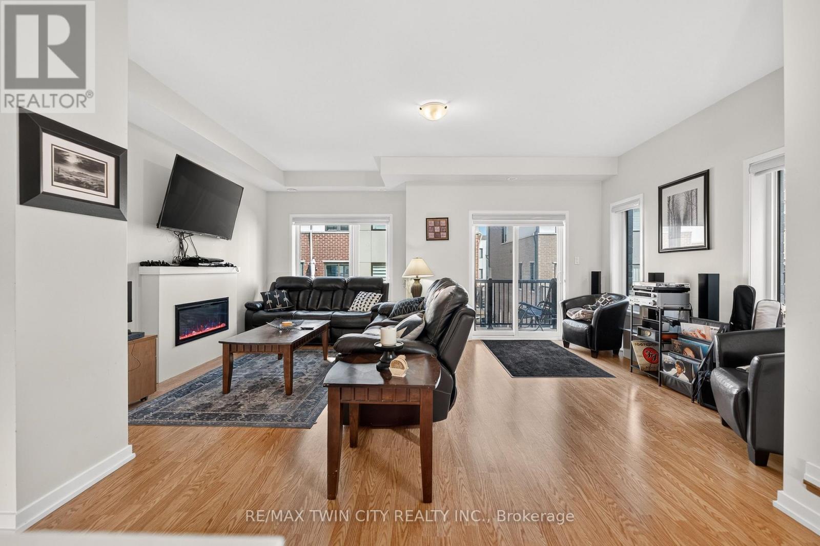 49 LAMBERT LANE - 14