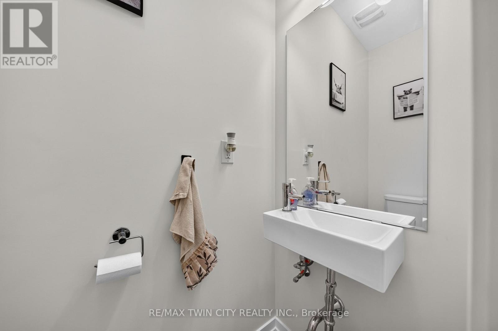 49 LAMBERT LANE - 24