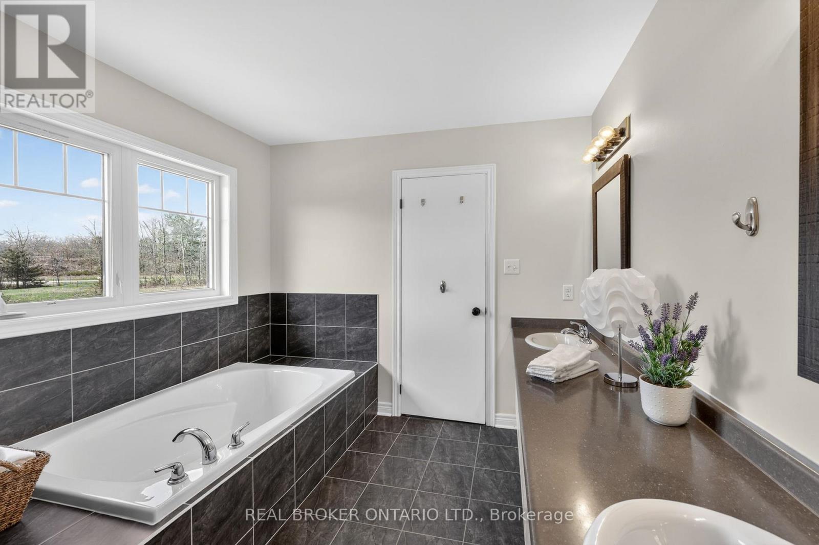 12 MASTERS CRESCENT - Image 16