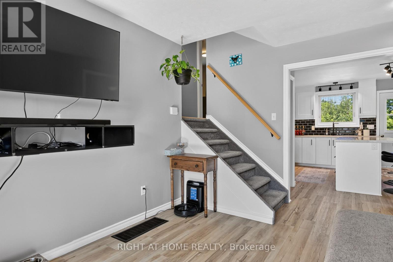 541 RIVER ROAD S - 6