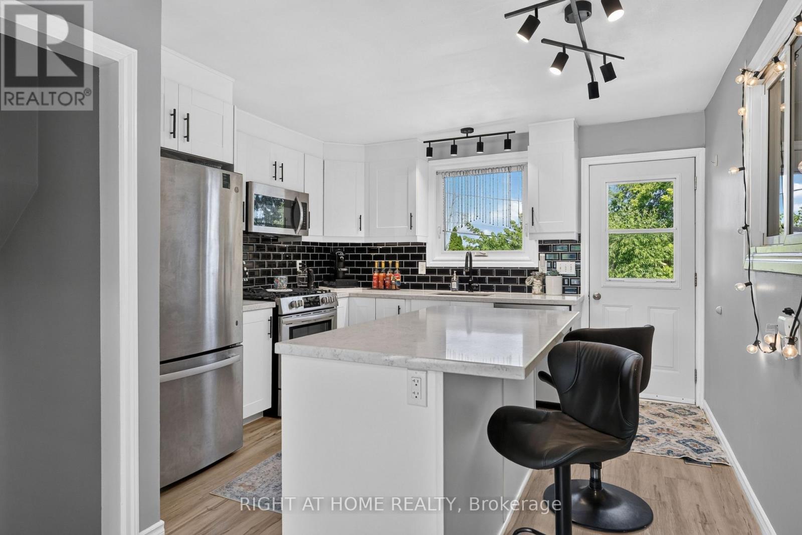 541 RIVER ROAD S - 7