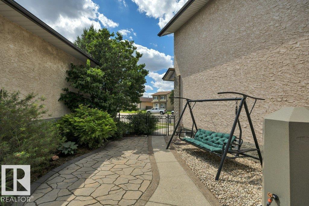 17927 92A ST NW - 36