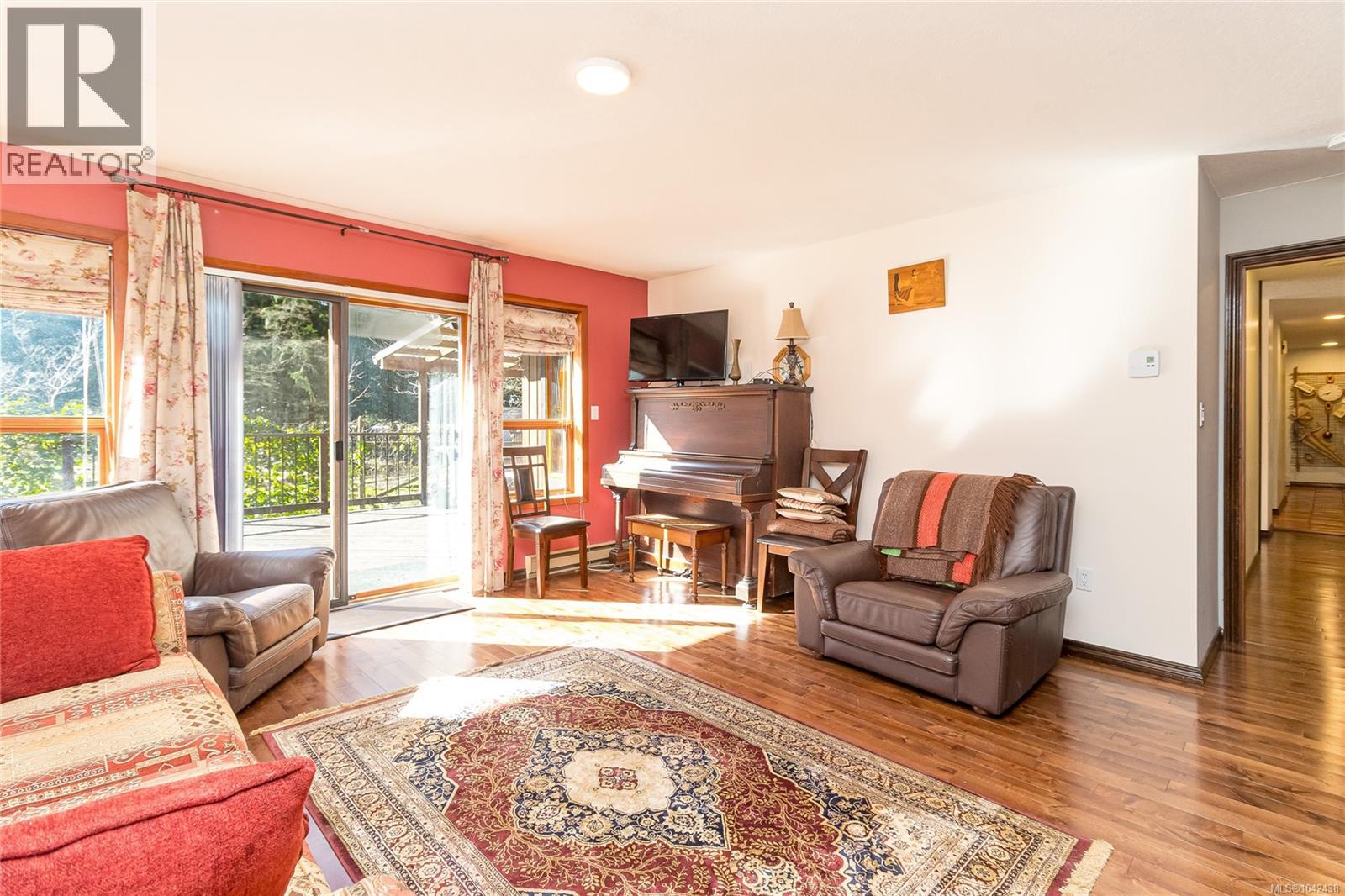 3713 Holland Ave, Cobble Hill