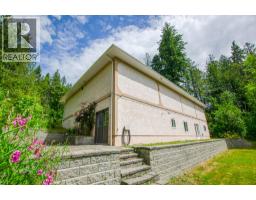 Primary Bedroom - 5648 Longbeach Road, Nelson, BC V1L6N9 Photo 6