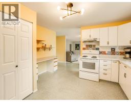 Kitchen - 5648 Longbeach Road, Nelson, BC V1L6N9 Photo 10