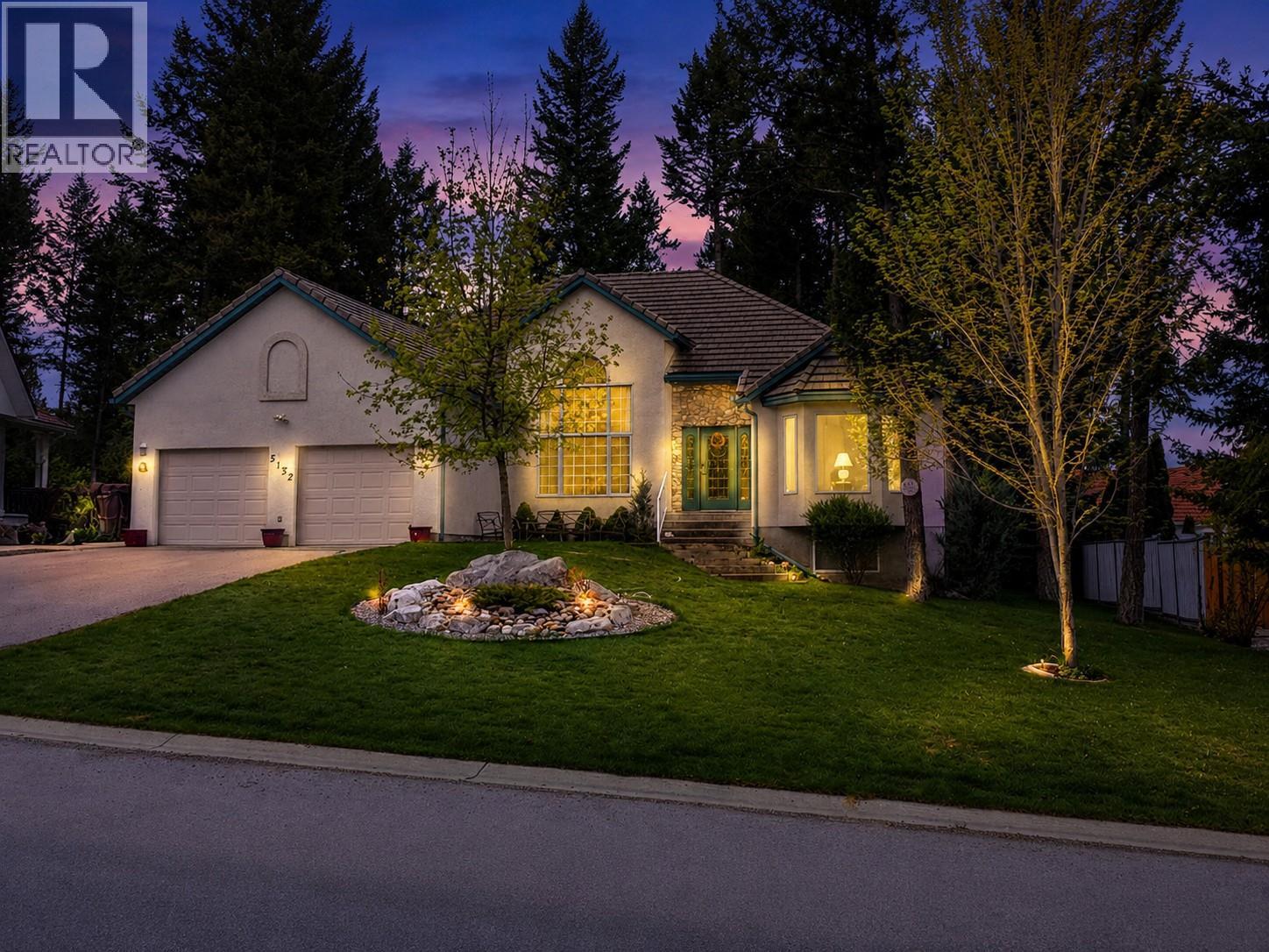 5152 RIVERVIEW Crescent - 1