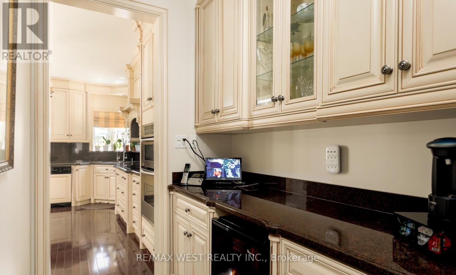 3338 FOX RUN CIRCLE - 12