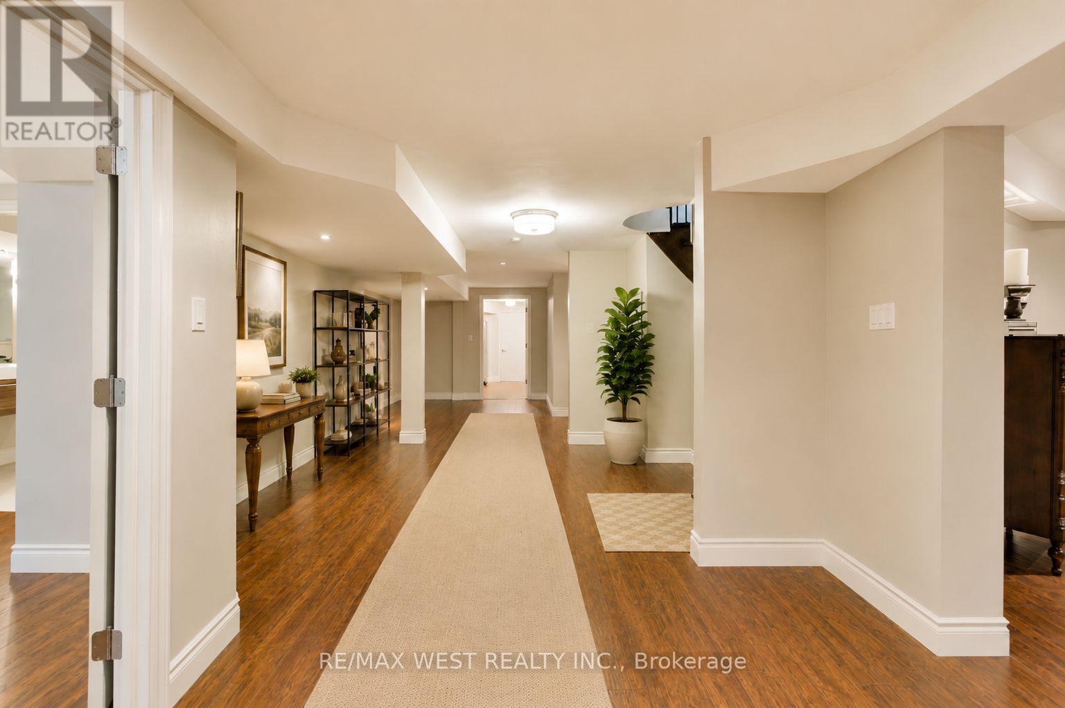 3338 FOX RUN CIRCLE - 33