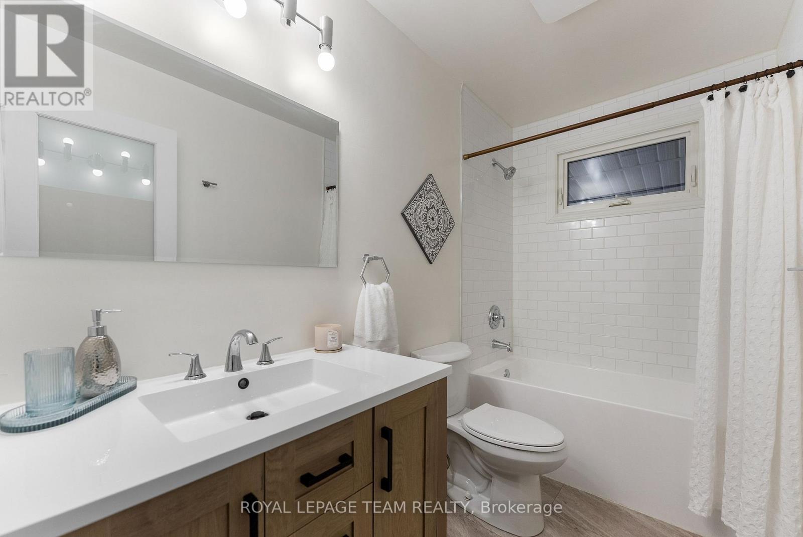61 HERMAN STREET - 12