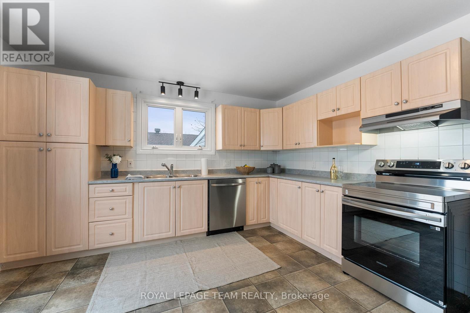 61 HERMAN STREET - 10