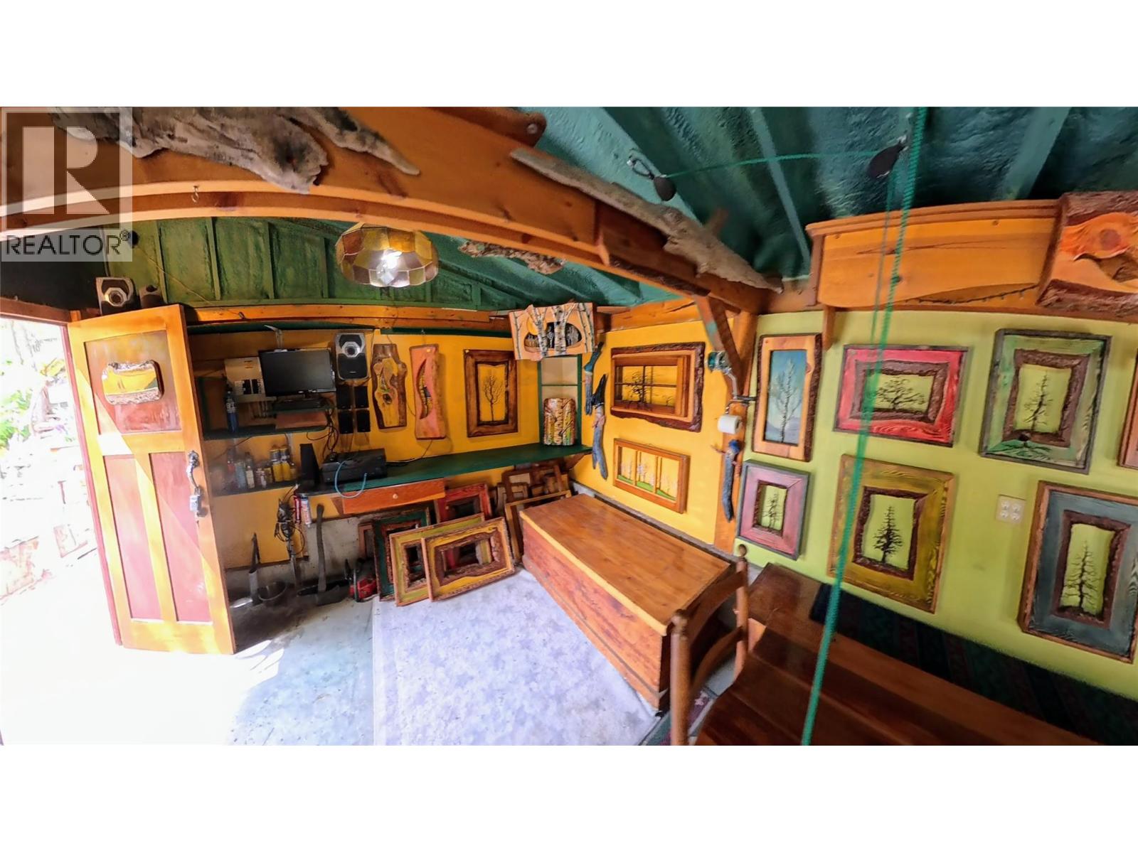 1768 Victoria Avenue - 22
