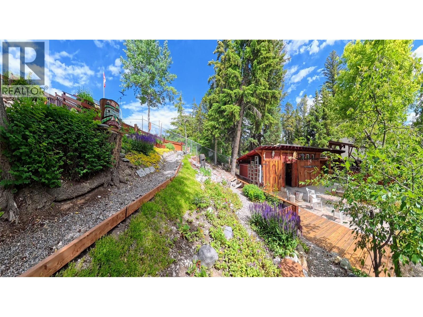 1768 Victoria Avenue - 26