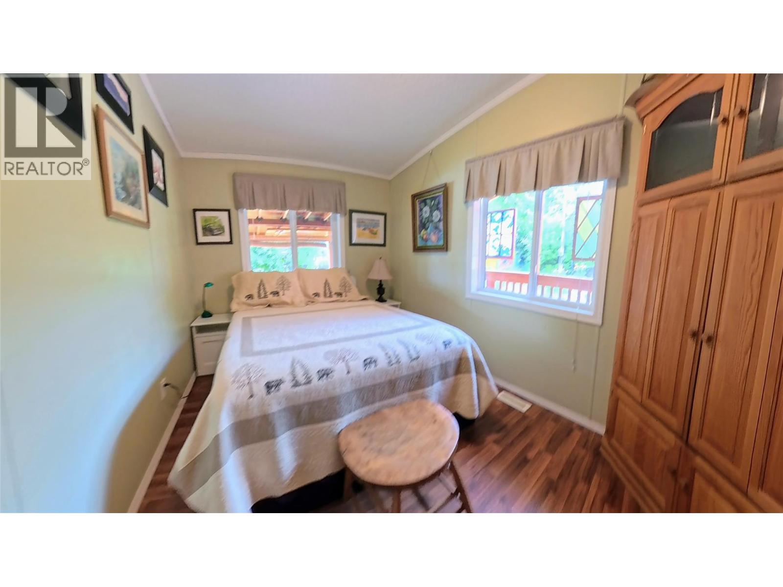 1768 Victoria Avenue - 44