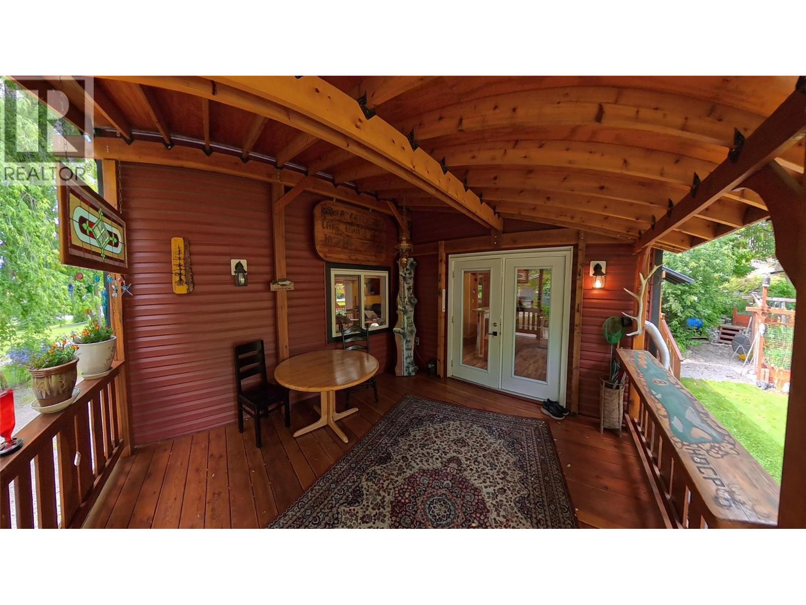 1768 Victoria Avenue - 34
